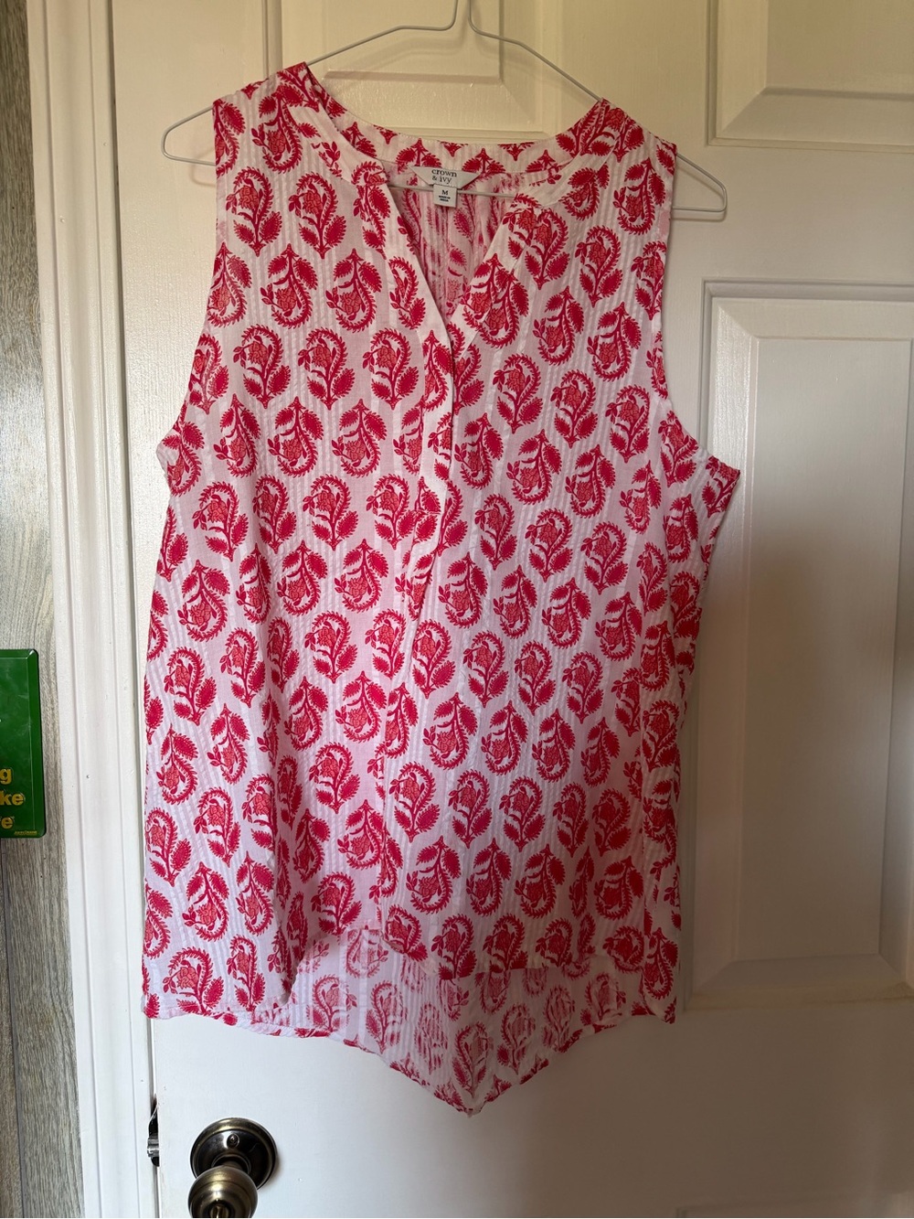 crown & ivy Sleeveless V-Neck Floral Print Camisole - White & Red